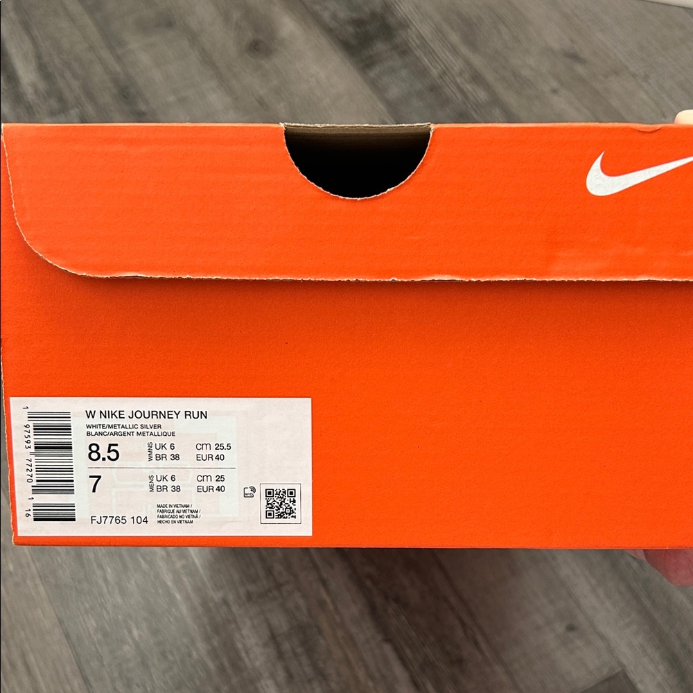 NEW Nike Journey Run White Running Shoes with Black Accents - Picture 5 of 6